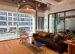 UE Square (D9), Office #497458911